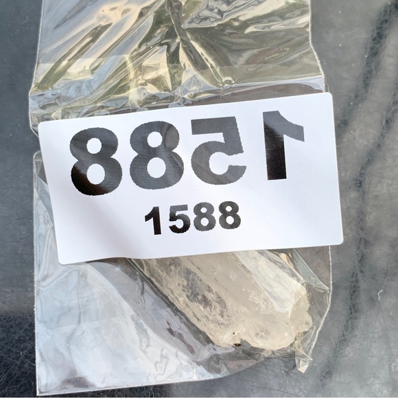 Faden Quartz: 66 Carats Specimen from Pakistan - Picture 13 of 14